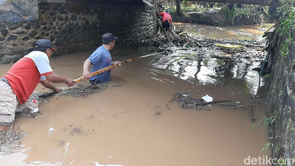 Foto: Banjir dan Longsor Gegara Hujan Deras di Banyumas Foto: Banjir dan Longsor Gegara Hujan Deras di Banyumas