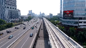 Potret Jalan Protokol Jakarta yang Lengang di Libur Panjang