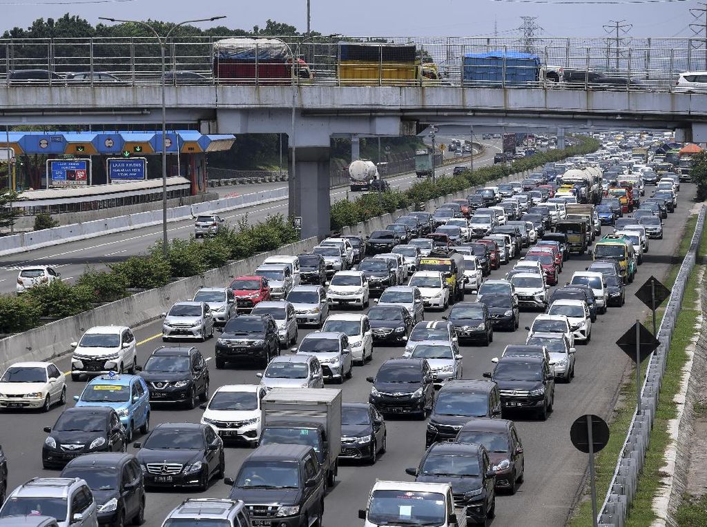 Ratusan Ribu Kendaraan Tinggalkan Jakarta Saat Libur Panjang