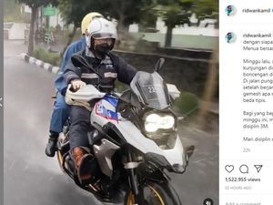 So Sweet.. Ridwan Kamil Ajak Istri Hujan-hujanan Naik Moge BMW