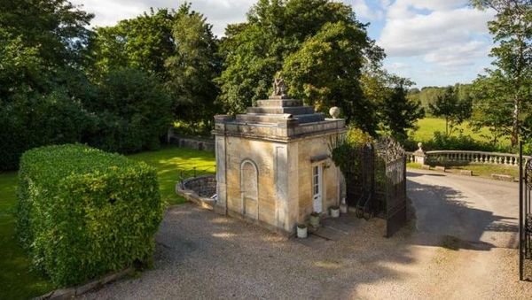 7 Foto Rumah 8 x 2.4 m, Luarnya Terlihat Usang Tapi Dalamnya di Luar Dugaan