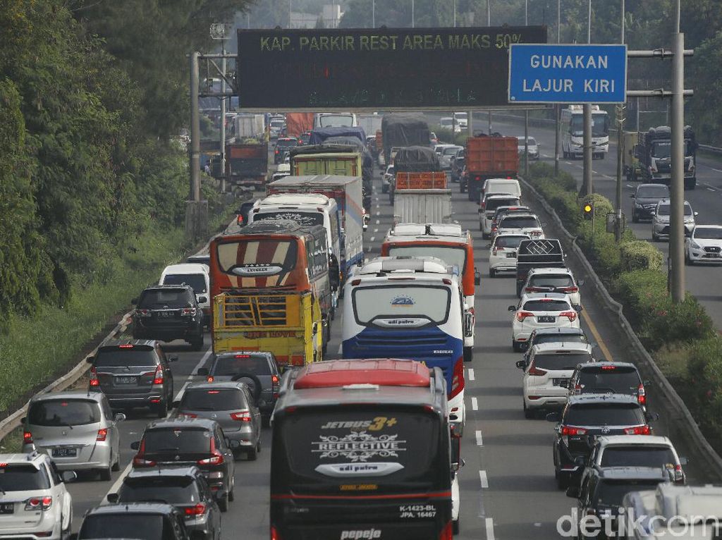 Setengah Juta Kendaraan Tinggalkan Jakarta via Tol Akhir Pekan Ini