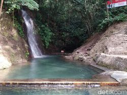 Maulid Nabi, Nama Muhammad Gratis Masuk Curug Cipeuteuy Majalengka