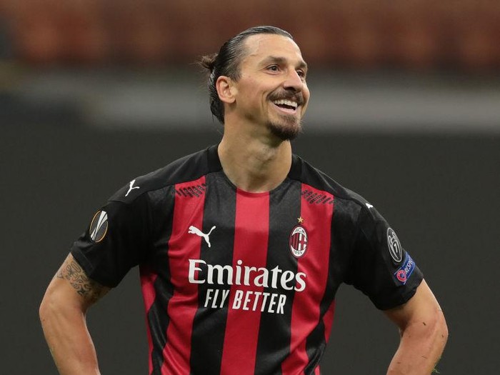 MILAN, ITALY - OCTOBER 29:  Zlatan Ibrahimovic of AC Milan reacts after missing a penalty kick during the UEFA Europa League Group H stage match between AC Milan and AC Sparta Praha at San Siro Stadium on October 29, 2020 in Milan, Italy. (Photo by Emilio Andreoli/Getty Images)