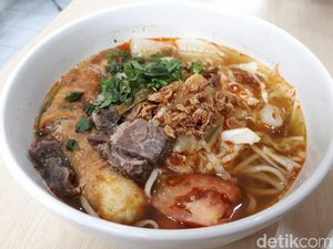 5 Tempat Makan Soto Mie Enak di Bogor, Termasuk yang Nonhalal! 5 Tempat Makan Soto Mie Enak di Bogor, Termasuk yang Nonhalal!