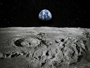 Ada Air di Bulan, Apa Bisa Diminum Ya?