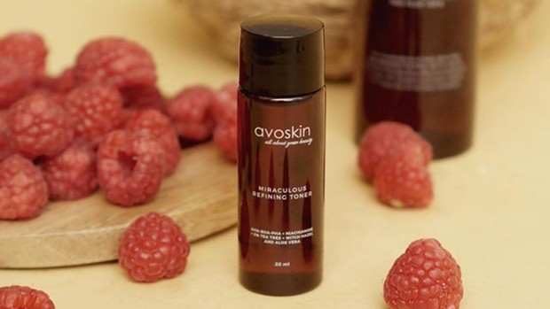 Avoskin Miraculous Refining Toner merupakan toner lokal yang mencerahkan wajah