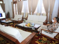 Bupati Anas Bicara Smart Kampung Hadapi Pandemi di Webinar Smart City Asia