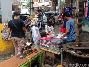 Cihampelas Bandung Ramai Diserbu Wisatawan