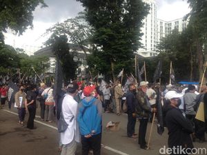 Dukung Boikot Produk Prancis, Masyarakat Cinta Rasulullah Aksi di Gedung Sate Dukung Boikot Produk Prancis, Masyarakat Cinta Rasulullah Aksi di Gedung Sate