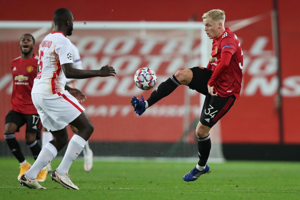 MANCHESTER, ENGLAND - OCTOBER 28: Donny Van De Beek of Manchester United is challenged by Dayot Upamecano of RB Leipzig during the UEFA Champions League Group H stage match between Manchester United and RB Leipzig at Old Trafford on October 28, 2020 in Manchester, England. Sporting stadiums around the UK remain under strict restrictions due to the Coronavirus Pandemic as Government social distancing laws prohibit fans inside venues resulting in games being played behind closed doors. (Photo by Clive Brunskill/Getty Images)