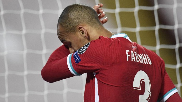 LIVERPOOL, ENGLAND - OCTOBER 27: Fabinho of Liverpool reacts after sustaining an injury during the UEFA Champions League Group D stage match between Liverpool FC and FC Midtjylland at Anfield on October 27, 2020 in Liverpool, England. Sporting stadiums around the UK remain under strict restrictions due to the Coronavirus Pandemic as Government social distancing laws prohibit fans inside venues resulting in games being played behind closed doors. (Photo by Peter Powell -