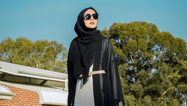 7 Gaya Fenita Arie yang Tas-tasnya Dibuang Arie Untung karena Dari Prancis 7 Gaya Fenita Arie yang Tas-tasnya Dibuang Arie Untung karena Dari Prancis