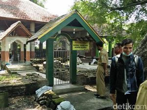 Sosok Joko Tingkir Dikenal Ulama Alim-Petilasannya Pernah Didatangi Gus Dur Sosok Joko Tingkir Dikenal Ulama Alim-Petilasannya Pernah Didatangi Gus Dur