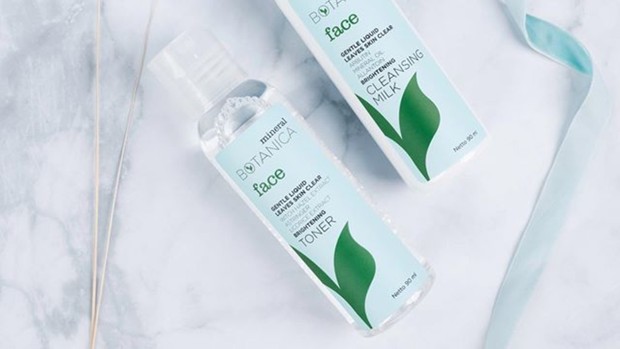 Mineral Botanica Face Brightening Toner merupakan toner lokal yang mencerahkan wajah