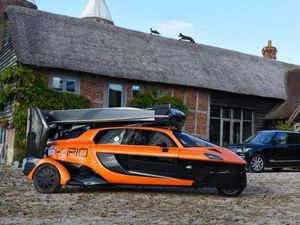 Mobil Terbang Mulai Legal, Kadang di Atas Aspal Kadang di Atas Awan