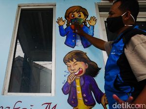 Mural Edukasi Bahaya COVID-19 dan DBD di Cimahi