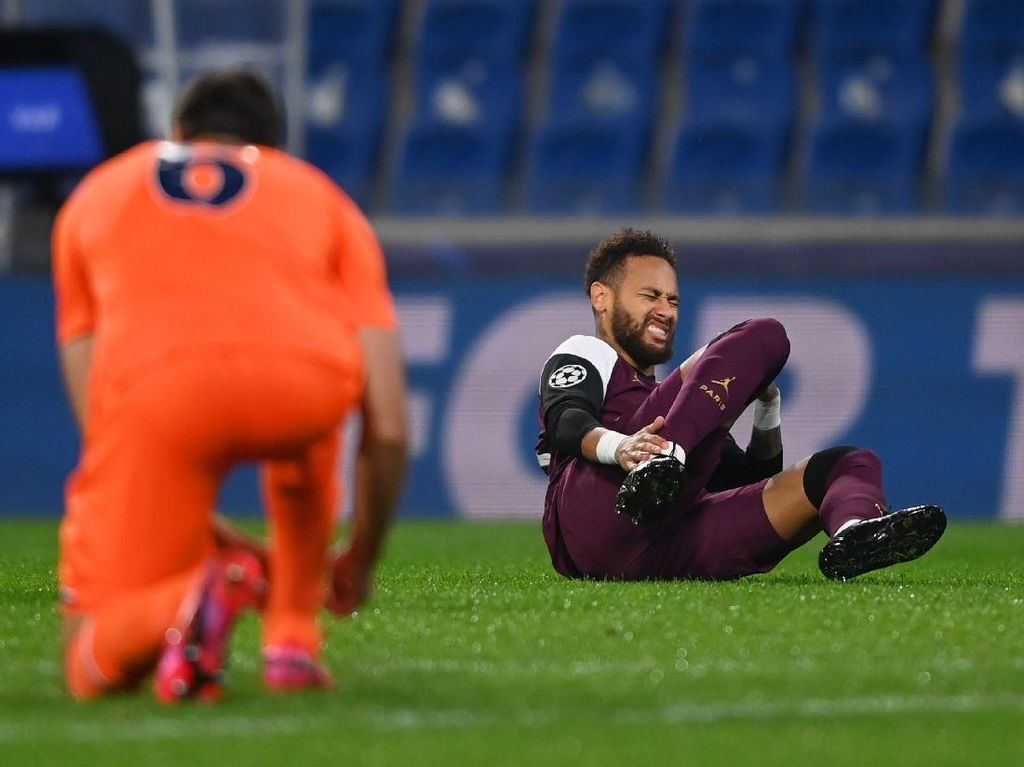 Kaki-kaki Neymar yang Sensitif Kaki-kaki Neymar yang Sensitif