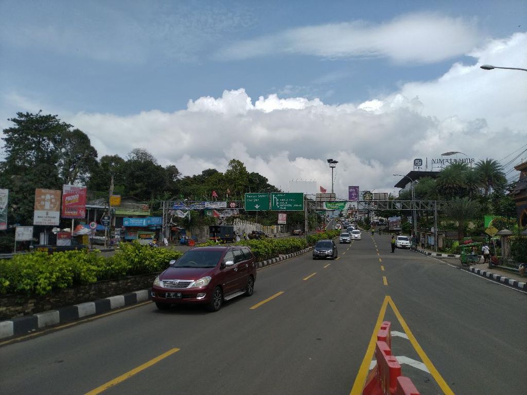 Arus Balik Puncak Padat, Polisi Berlakukan One Way Arus Balik Puncak Padat, Polisi Berlakukan One Way