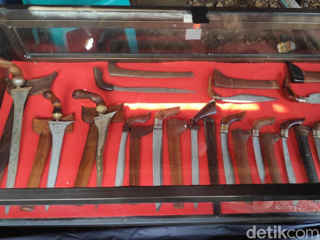 13 Senjata Tradisional Sulawesi Selatan, Simbol Jati Diri Seorang Laki-laki 13 Senjata Tradisional Sulawesi Selatan, Simbol Jati Diri Seorang Laki-laki