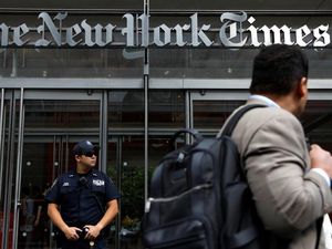 Pengkritik Anonim Pemerintahan Trump Akhirnya Buka Identitasnya