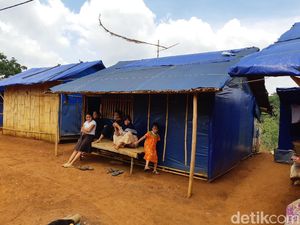 Korban Banjir Bandang-Longsor di Lebak Ngeluh Setahun Tinggal di Tenda Korban Banjir Bandang-Longsor di Lebak Ngeluh Setahun Tinggal di Tenda