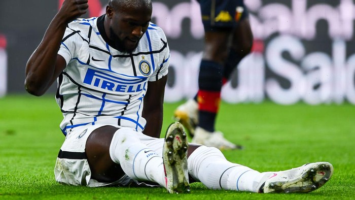 GENOA, ITALY - OCTOBER 24: Romelu Lukaku of Inter reacts with disappointment during the Serie A match between Genoa CFC and Fc Internazionale at Stadio Luigi Ferraris on September 20, 2020 in Genoa, Italy. (Photo by Paolo Rattini/Getty Images)