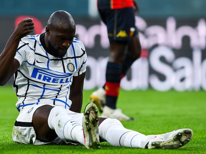 GENOA, ITALY - OCTOBER 24: Romelu Lukaku of Inter reacts with disappointment during the Serie A match between Genoa CFC and Fc Internazionale at Stadio Luigi Ferraris on September 20, 2020 in Genoa, Italy. (Photo by Paolo Rattini/Getty Images)