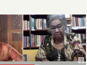 Sastrawan Toeti Heraty Raih Lifetime Achievement dari Festival KEMBALI20 Sastrawan Toeti Heraty Raih Lifetime Achievement dari Festival KEMBALI20