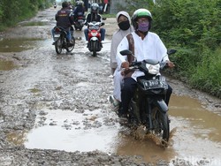 Video: Apakah Genangan Air di Jalan Termasuk Najis?