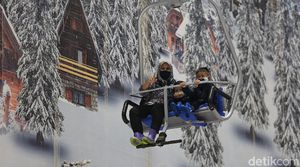 Serunya Main Salju Bersama Kaluarga di Trans Snow World Bekasi