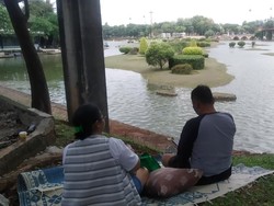 Suami-Istri Ini Sengaja Tak Ajak Anak untuk Libur Cuti Bersama di TMII