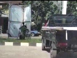 Viral Video Pria Ganti APK Paslon, Bawaslu Barru Turun Tangan