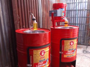 Kreatif! Pria Ini Bikin Wastafel dari Drum Bekas, Segini Omzetnya