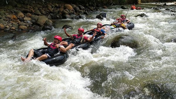 Yang Segar dan Menantang di Ciamis: Sedekan River Tubing