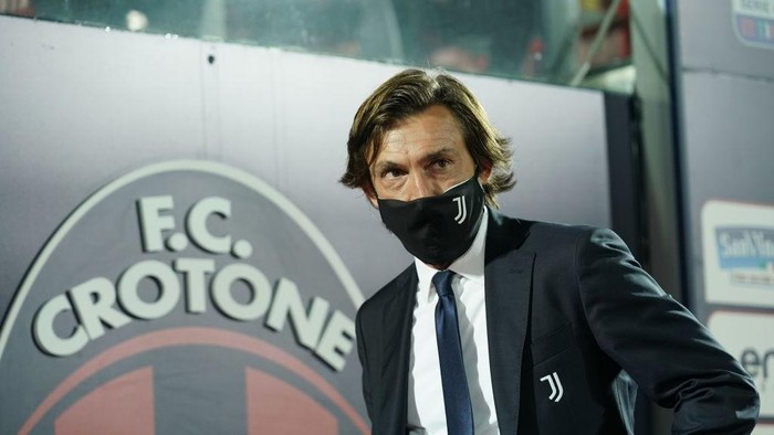 CROTONE, ITALY - OCTOBER 17: head coach of Juventus Andrea Pirlo looks on during the Serie A match between FC Crotone and Juventus at Stadio Comunale Ezio Scida on October 17, 2020 in Crotone, Italy. (Photo by Getty Images/Getty Images)