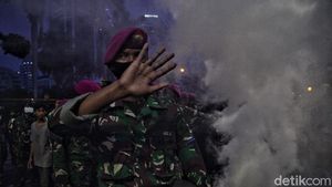 Catatan Oke Marinir Tertibkan Demonstran Tanpa Kekerasan