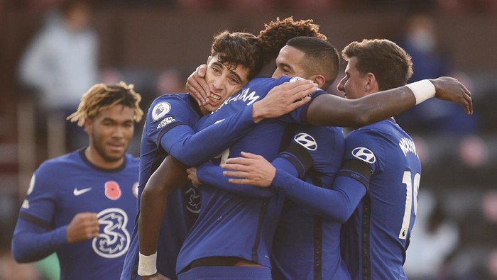 Chelsea players celebrate with Hakim Ziyech, 4th from left after he scored his sides opening goal during an English Premier League soccer match between Burnley and Chelsea at the Turf Moor stadium in Burnley, England, Saturday Oct. 31, 2020. (Oli Scarff/Pool via AP)