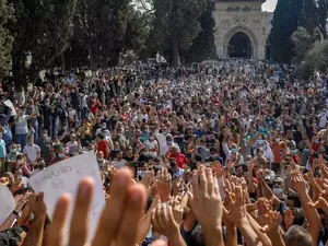 Ribuan Warga Palestina Protes Pernyataan Macron Soal Kartun Nabi Ribuan Warga Palestina Protes Pernyataan Macron Soal Kartun Nabi