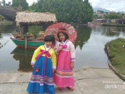 Pakai Hanbok Korea di Floating Market Bandung, Bisa!