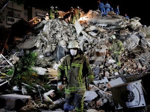Gempa Turki dan Yunani, Proses Pencarian Korban Dilanjutkan Gempa Turki dan Yunani, Proses Pencarian Korban Dilanjutkan