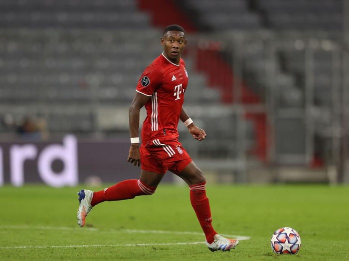 MUNICH, GERMANY - OCTOBER 21: David Alaba of FC Bayern München runs with the ball during the UEFA Champions League Group A stage match between FC Bayern Muenchen and Atletico Madrid at Allianz Arena on October 21, 2020 in Munich, Germany. (Photo by Alexander Hassenstein/Getty Images)
