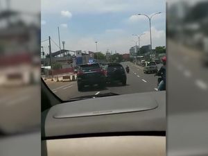 Aksi Saling Pepet Fortuner Vs Vitara, Ini Tips Redam Emosi di Jalan Aksi Saling Pepet Fortuner Vs Vitara, Ini Tips Redam Emosi di Jalan