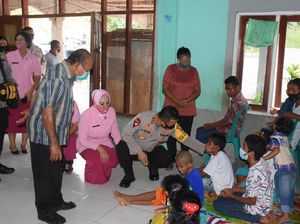 Kapolda NTT Temui Anak-anak Yatim Piatu saat Berkunjung ke Flotim Kapolda NTT Temui Anak-anak Yatim Piatu saat Berkunjung ke Flotim