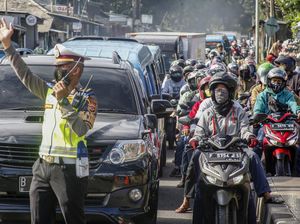 Lalin Puncak Bogor Sore Ini Normal Dua Arah, Hati-hati Jalanan Licin Lalin Puncak Bogor Sore Ini Normal Dua Arah, Hati-hati Jalanan Licin