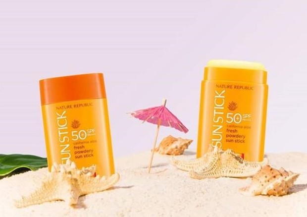 Nature Republic Powdery Sun Stick/Sumber: www.instagram.com/naturerepublic.id Nature Republic Powdery Sun Stick