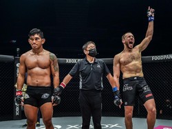 ONE Championship: Menang Cepat, De Ridder Rebut Gelar Juara Dunia
