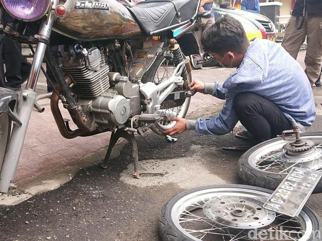 Polisi Hanya Beri Sanksi Sosial Pemotor Ugal-ugalan yang Viral di Medsos Polisi Hanya Beri Sanksi Sosial Pemotor Ugal-ugalan yang Viral di Medsos