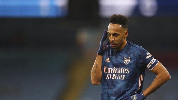 Arsenals Pierre-Emerick Aubameyang reacts during the English Premier League soccer match between Manchester City and Arsenal at the Etihad stadium in Manchester, England, Saturday, Oct. 17, 2020. (Martin Rickett/Pool via AP)