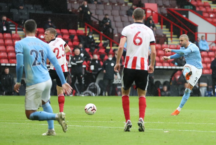SHEFFIELD, ENGLAND - OCTOBER 31: Kyle Walker of Manchester City scores his teams first goal during the Premier League match between Sheffield United and Manchester City at Bramall Lane on October 31, 2020 in Sheffield, England. Sporting stadiums around the UK remain under strict restrictions due to the Coronavirus Pandemic as Government social distancing laws prohibit fans inside venues resulting in games being played behind closed doors. (Photo by Catherine Ivill/Getty Images)